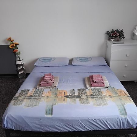 Al Mare Da Gaia Apartment Savona Bagian luar foto