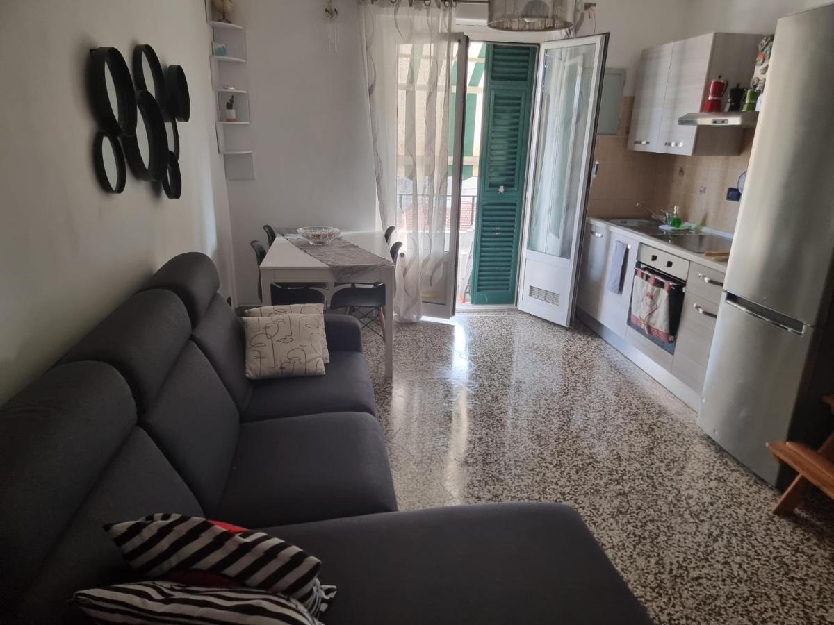 Al Mare Da Gaia Apartment Savona Bagian luar foto